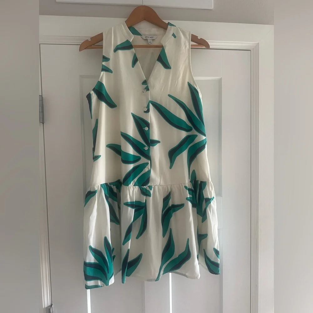 Print Button Front Ruffle Hem Dress - Picture 3 of 10